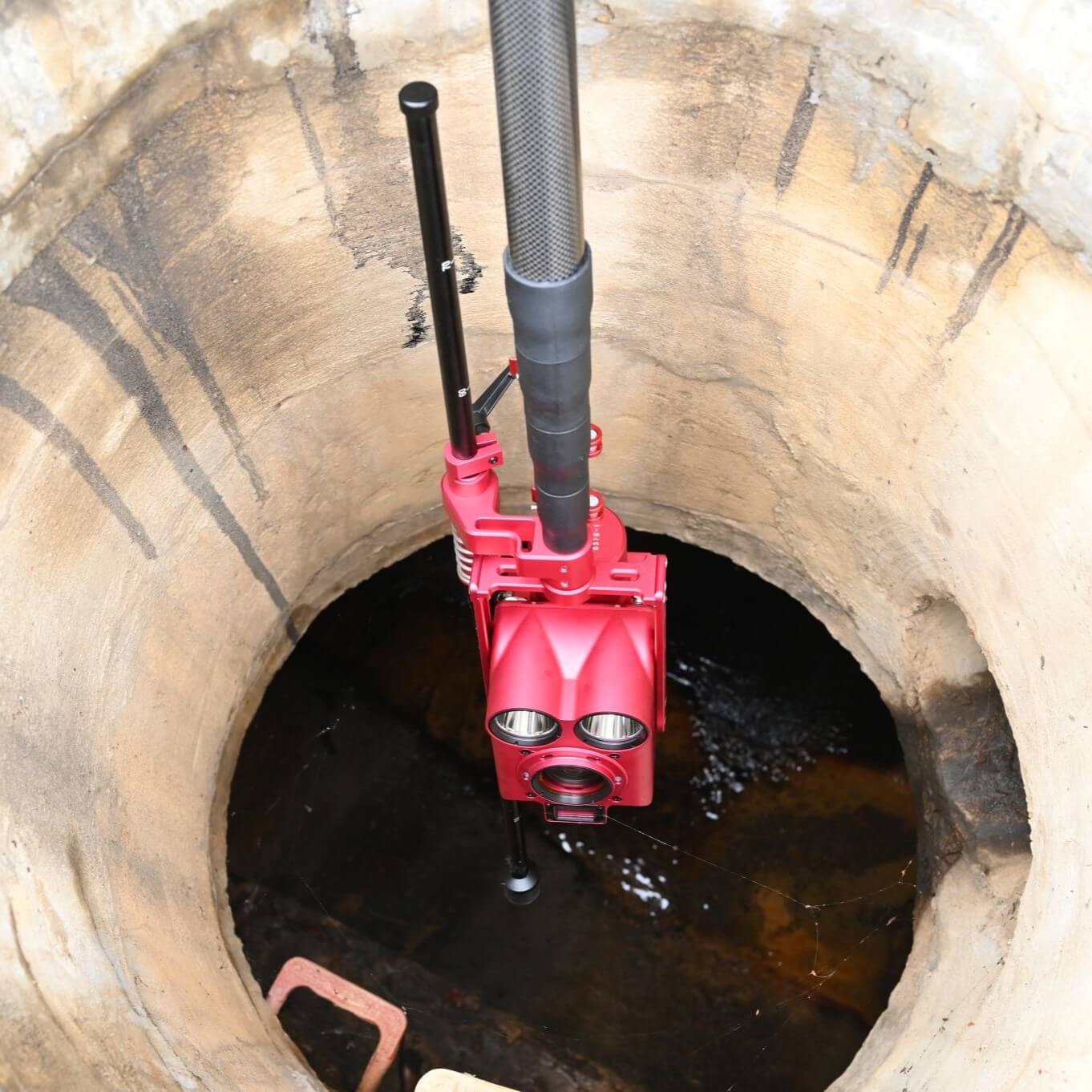 Mainline Zoom Inspection Camera in a Manhole